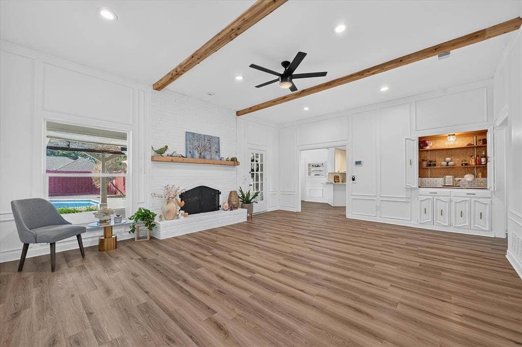 Original picture of Living area.