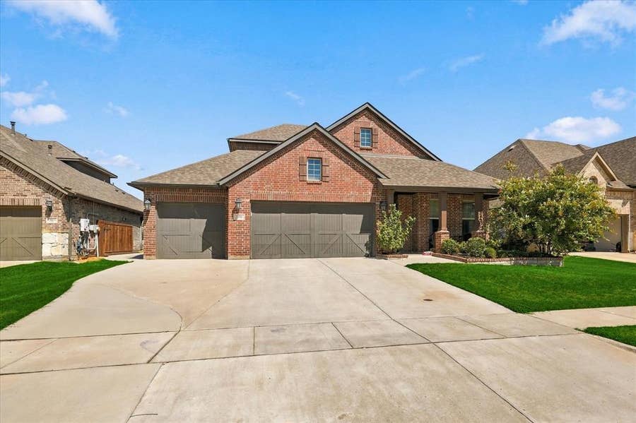 Property photo for 305 Kellan Court, Hickory Creek, TX