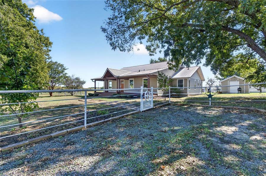 Property photo for 2196 Bledsoe Road, Gunter, TX