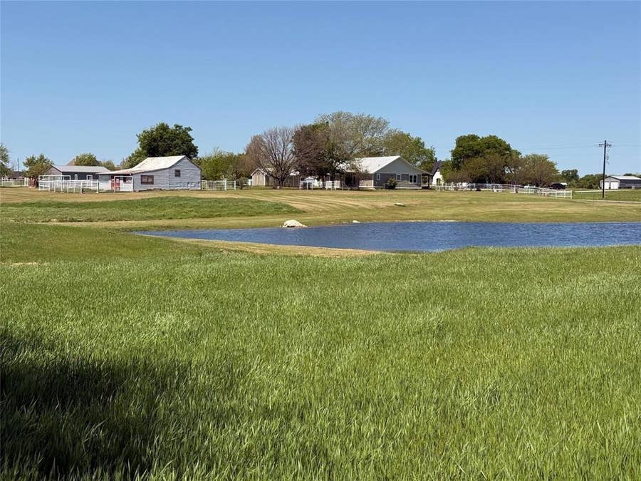 Property photo for 2196 Bledsoe Road, Gunter, TX