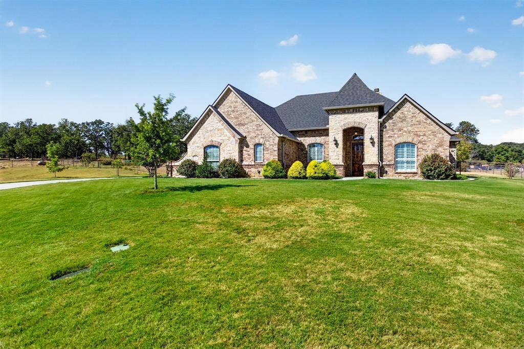 164 Spring Meadow Drive, Springtown, TX 76082 164 Spring Meadow Drive, Springtown, TX 76082