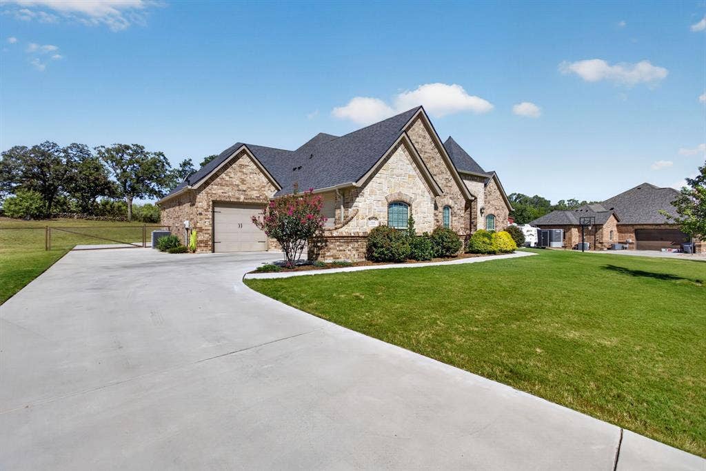 164 Spring Meadow Drive, Springtown, TX 76082 164 Spring Meadow Drive, Springtown, TX 76082