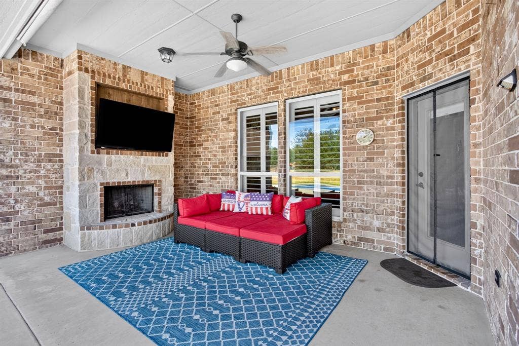 164 Spring Meadow Drive, Springtown, TX 76082 164 Spring Meadow Drive, Springtown, TX 76082