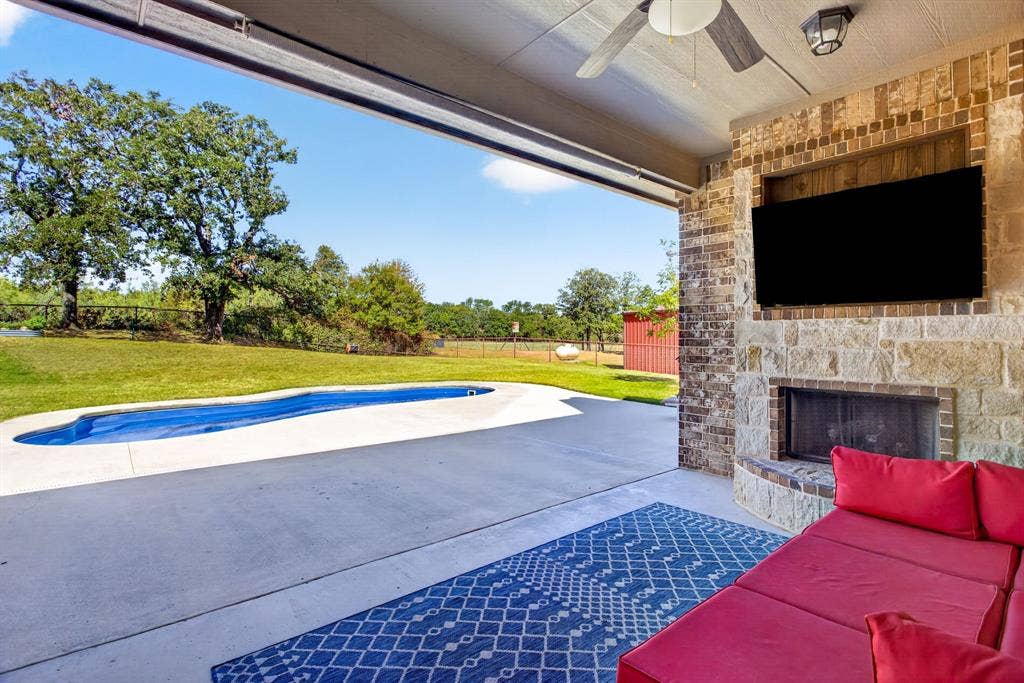 164 Spring Meadow Drive, Springtown, TX 76082 164 Spring Meadow Drive, Springtown, TX 76082