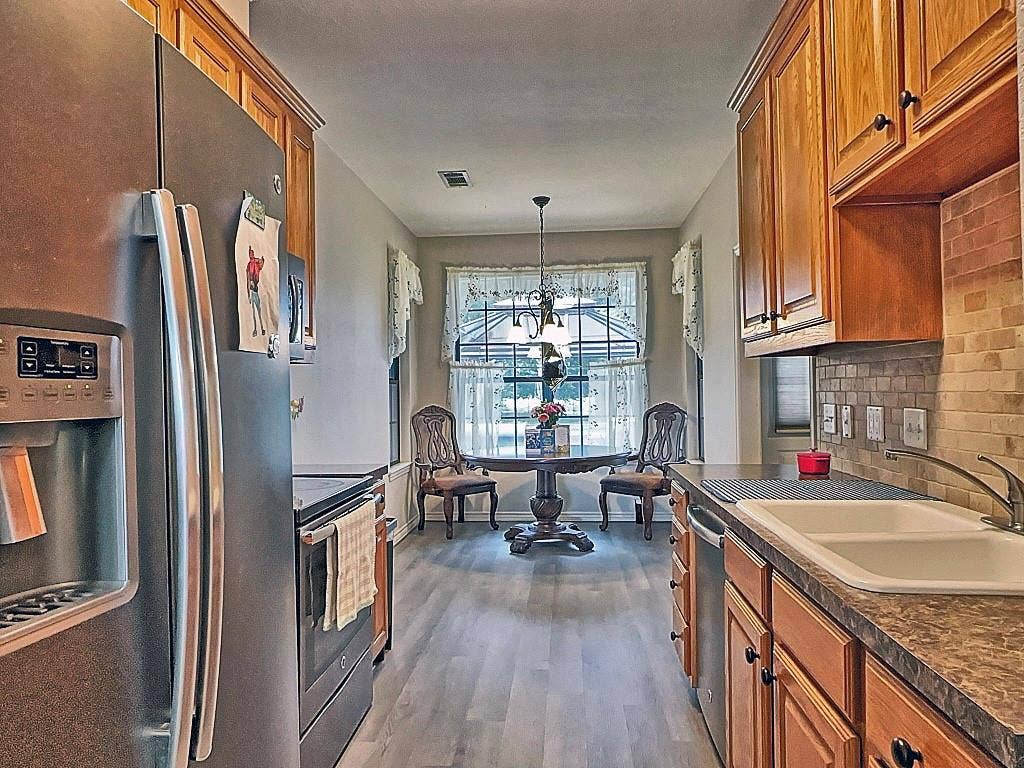 5721 Suncrest Drive, Athens, TX 75752 5721 Suncrest Drive, Athens, TX 75752