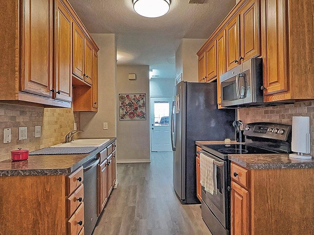 5721 Suncrest Drive, Athens, TX 75752 5721 Suncrest Drive, Athens, TX 75752