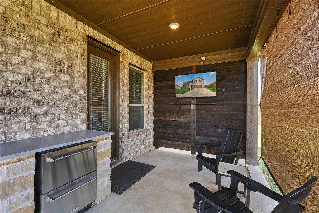 Back patio entertaining area with wall to attach TV and built in refrigerator.