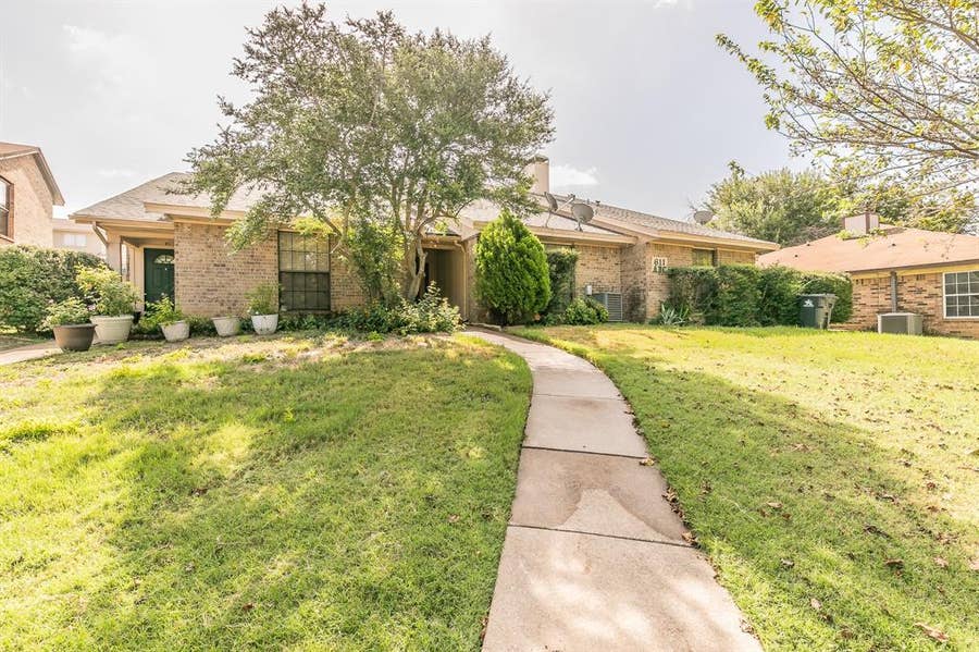 Property photo for 611 Lost Springs Court, #B, Arlington, TX