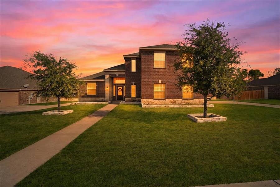 Property photo for 717 Milas Lane, Glenn Heights, TX