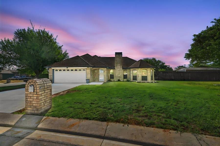 Property photo for 10201 Maverick Drive, Fort Worth, TX