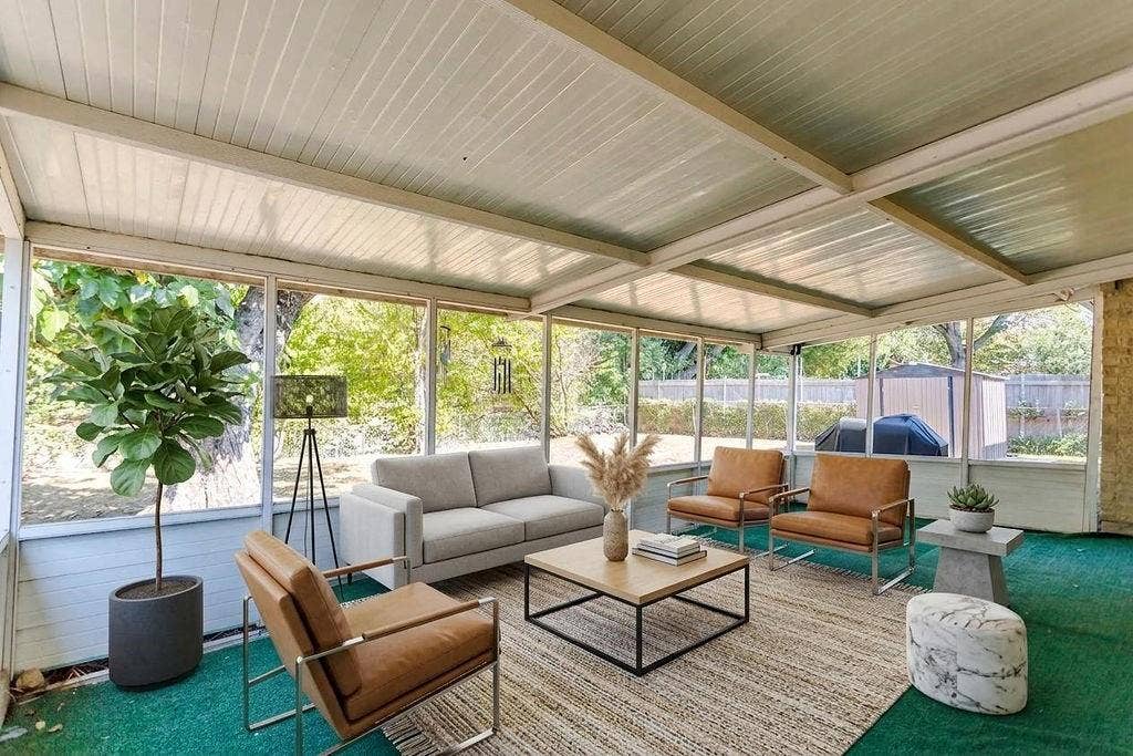 2914 Harvard Street N, Irving, TX 75062 Enclosed patio with a paneled ceiling, numerous window panels, and wall-to-wall carpeting