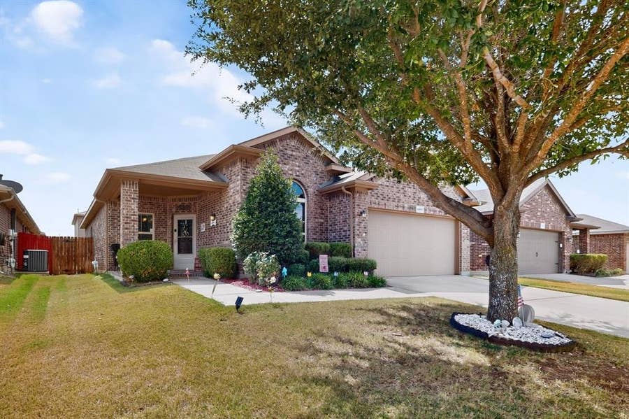 Property photo for 4817 Willow Branch Court, Fort Worth, TX