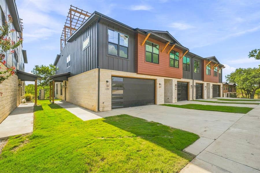 Property photo for 120 Clark Lane, Stephenville, TX