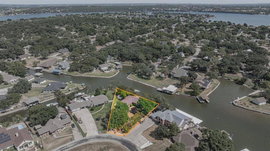 4017 Dakota Trail, Granbury, TX 76048 4017 Dakota Trail, Granbury, TX 76048