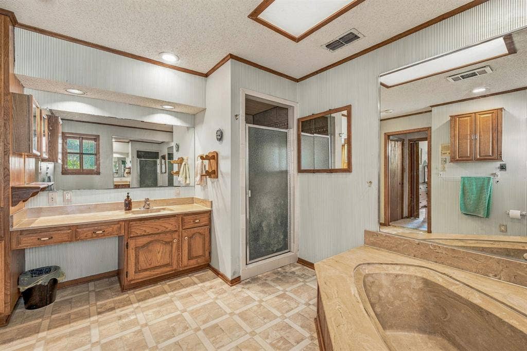 4017 Dakota Trail, Granbury, TX 76048 4017 Dakota Trail, Granbury, TX 76048