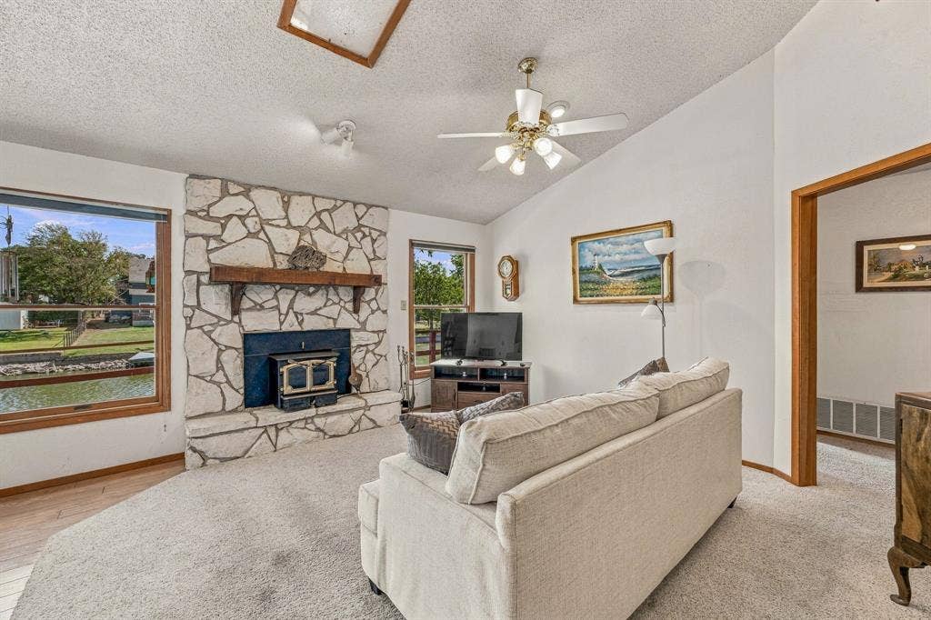 4017 Dakota Trail, Granbury, TX 76048 4017 Dakota Trail, Granbury, TX 76048