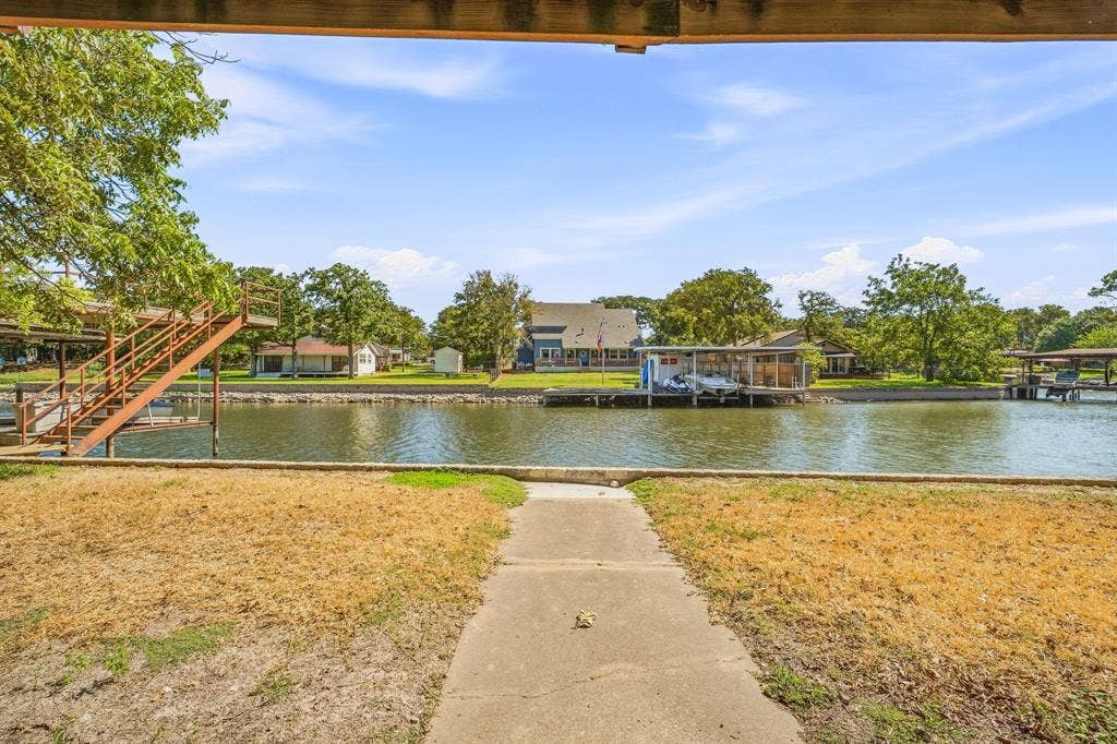 4017 Dakota Trail, Granbury, TX 76048 4017 Dakota Trail, Granbury, TX 76048