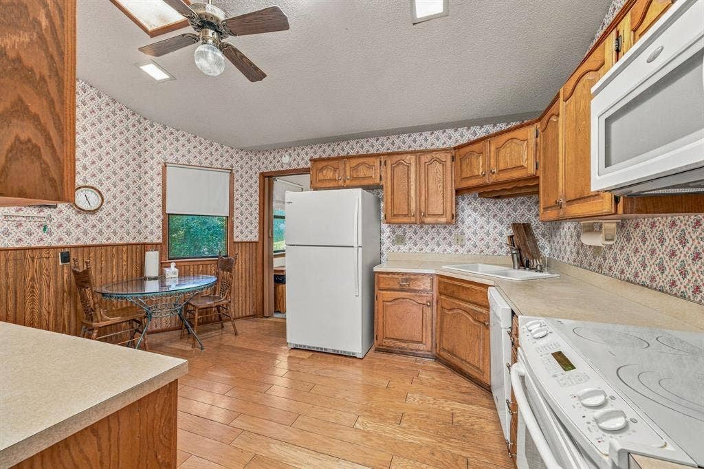 4017 Dakota Trail, Granbury, TX 76048 4017 Dakota Trail, Granbury, TX 76048