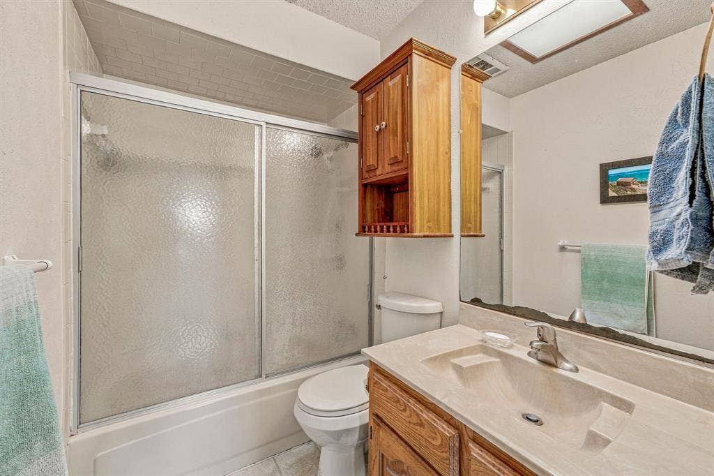 4017 Dakota Trail, Granbury, TX 76048 4017 Dakota Trail, Granbury, TX 76048
