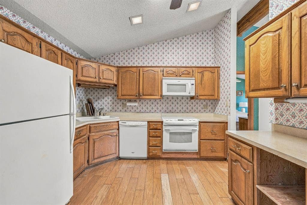 4017 Dakota Trail, Granbury, TX 76048 4017 Dakota Trail, Granbury, TX 76048
