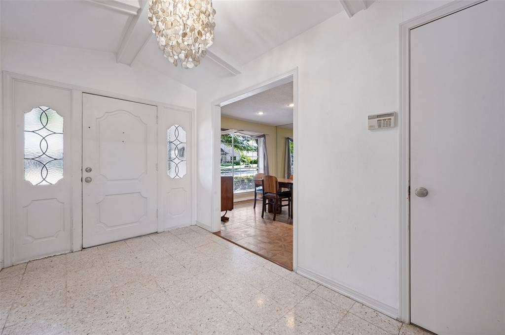 7407 Meadow Oaks Drive, Dallas, TX 75230 Entry hall