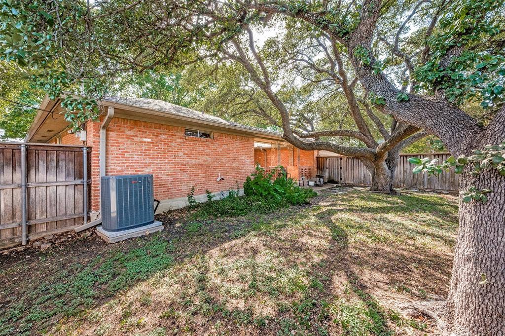 7407 Meadow Oaks Drive, Dallas, TX 75230 Backyard with beautiful mature oak tree