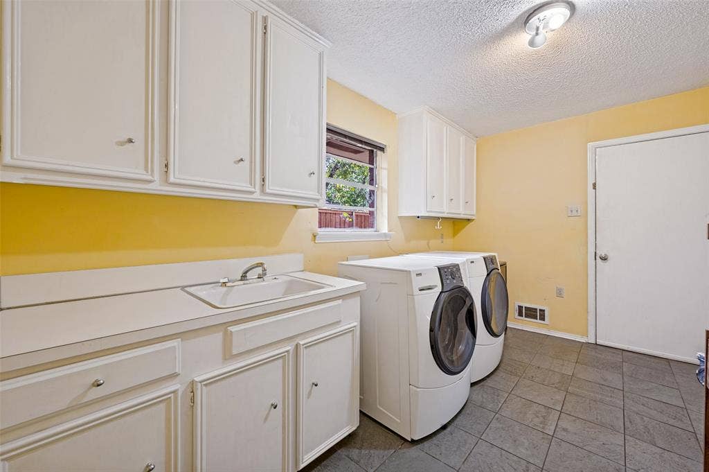 7407 Meadow Oaks Drive, Dallas, TX 75230 Laundry room