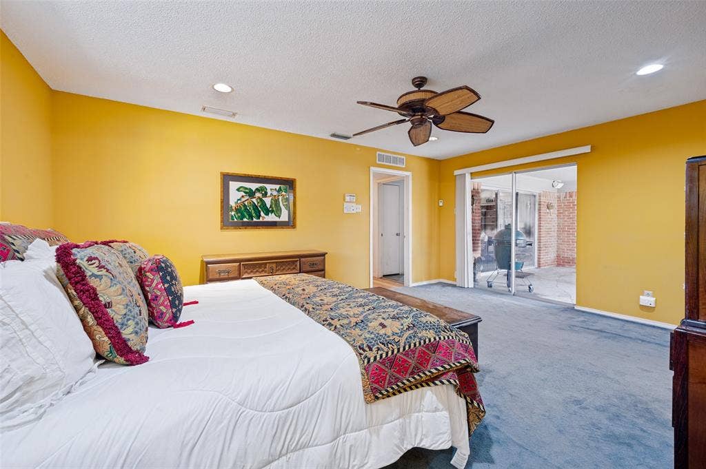 7407 Meadow Oaks Drive, Dallas, TX 75230 Primary bedroom with view of backyard