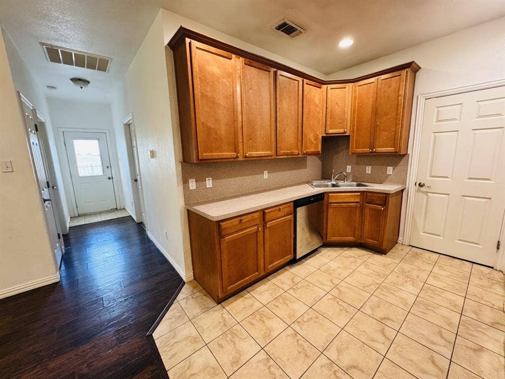 1622 Summer Hill Court, Granbury, TX 76048 1622 Summer Hill Court, Granbury, TX 76048