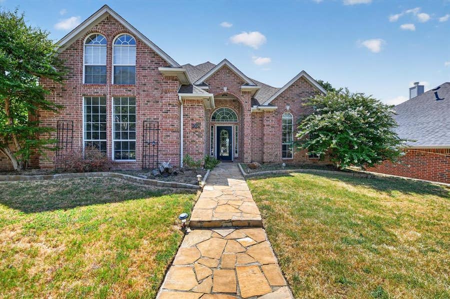 Property photo for 305 Brazil Drive, Hurst, TX