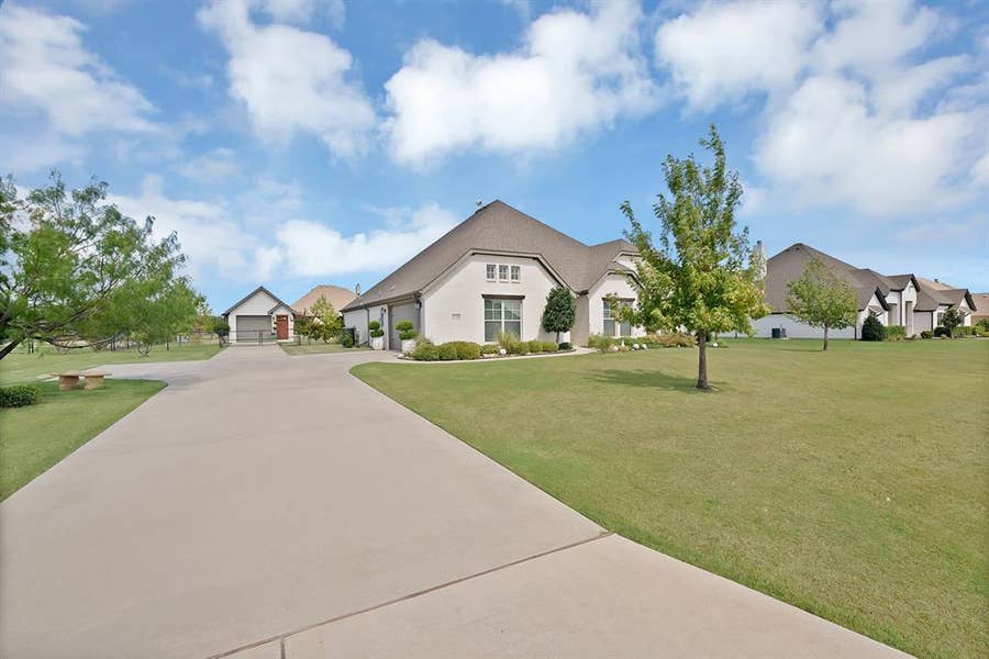 Property photo for 1110 Denton Creek Drive, Justin, TX