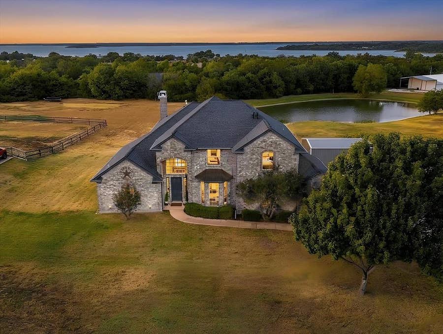 Property photo for 930 Lakeridge Drive, Lavon, TX