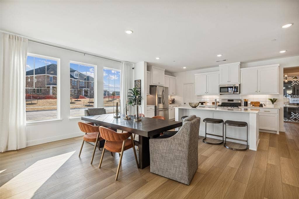 9735 Speaker Drive, Frisco, TX 75035 Whether it's lively dinner parties or cozy family gatherings, this dining room fits all occasions!