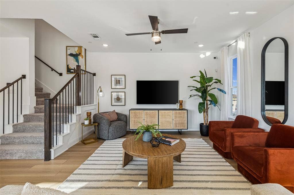 9735 Speaker Drive, Frisco, TX 75035 Your new family room is spacious enough to host the entire family!