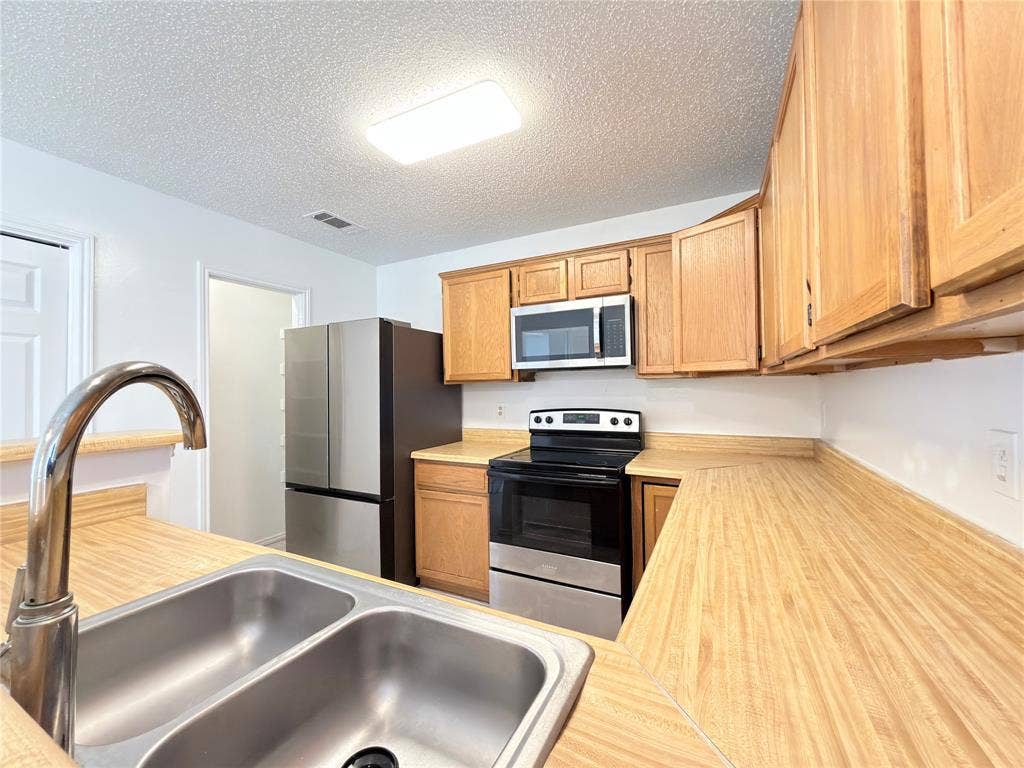 1801 Quail Run Drive, Garland, TX 75040 1801 Quail Run Drive, Garland, TX 75040