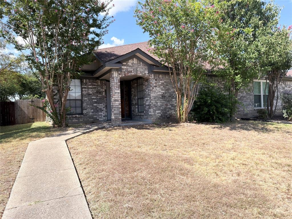 1801 Quail Run Drive, Garland, TX 75040 1801 Quail Run Drive, Garland, TX 75040