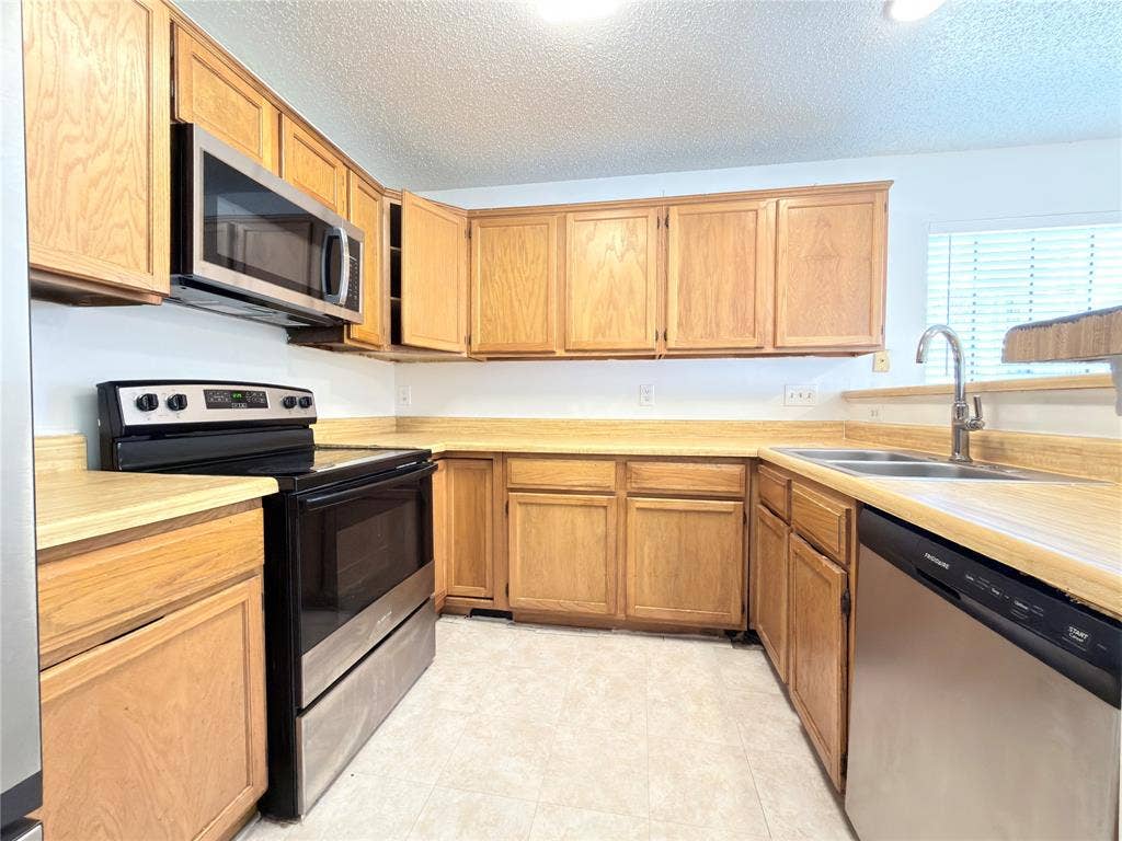 1801 Quail Run Drive, Garland, TX 75040 1801 Quail Run Drive, Garland, TX 75040