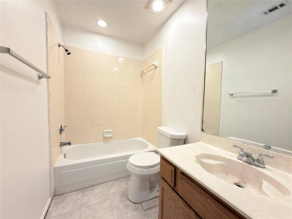 1801 Quail Run Drive, Garland, TX 75040 1801 Quail Run Drive, Garland, TX 75040