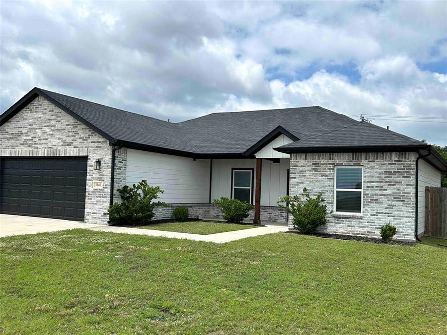 Property photo for 3840 Skylane Avenue, Corsicana, TX