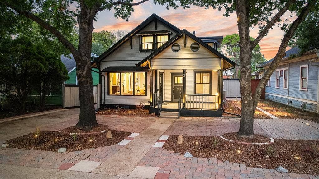 924 N Winnetka Avenue, Dallas, TX 75208 924 N Winnetka Avenue, Dallas, TX 75208