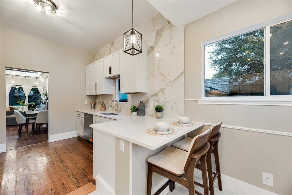 924 N Winnetka Avenue, Dallas, TX 75208 924 N Winnetka Avenue, Dallas, TX 75208