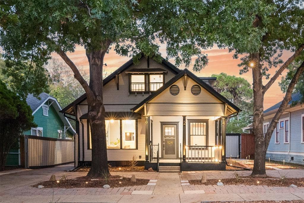 924 N Winnetka Avenue, Dallas, TX 75208 924 N Winnetka Avenue, Dallas, TX 75208