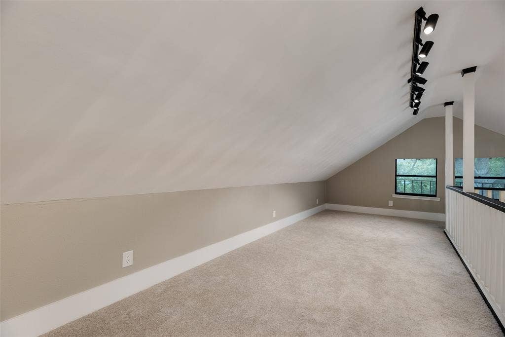 924 N Winnetka Avenue, Dallas, TX 75208 924 N Winnetka Avenue, Dallas, TX 75208