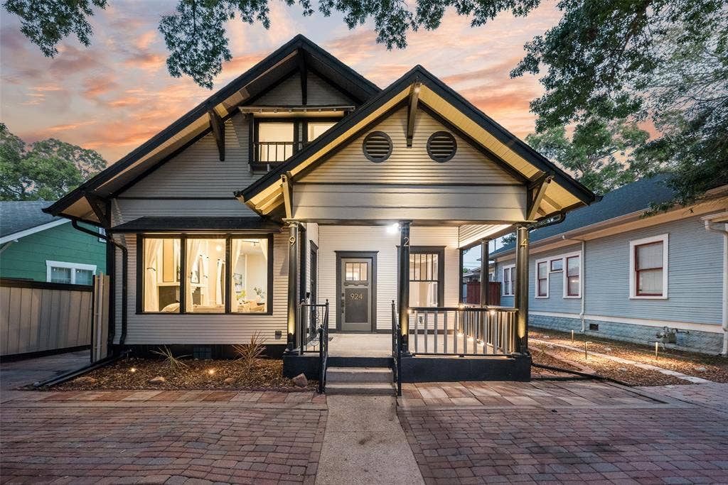 924 N Winnetka Avenue, Dallas, TX 75208 924 N Winnetka Avenue, Dallas, TX 75208