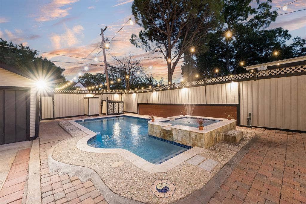 924 N Winnetka Avenue, Dallas, TX 75208 924 N Winnetka Avenue, Dallas, TX 75208