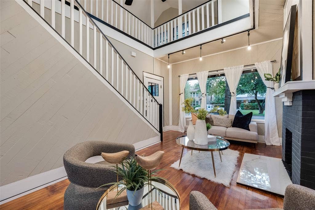 924 N Winnetka Avenue, Dallas, TX 75208 924 N Winnetka Avenue, Dallas, TX 75208