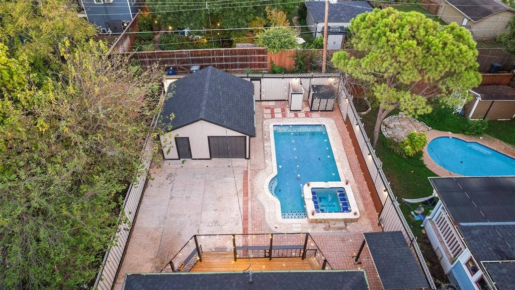 924 N Winnetka Avenue, Dallas, TX 75208 924 N Winnetka Avenue, Dallas, TX 75208