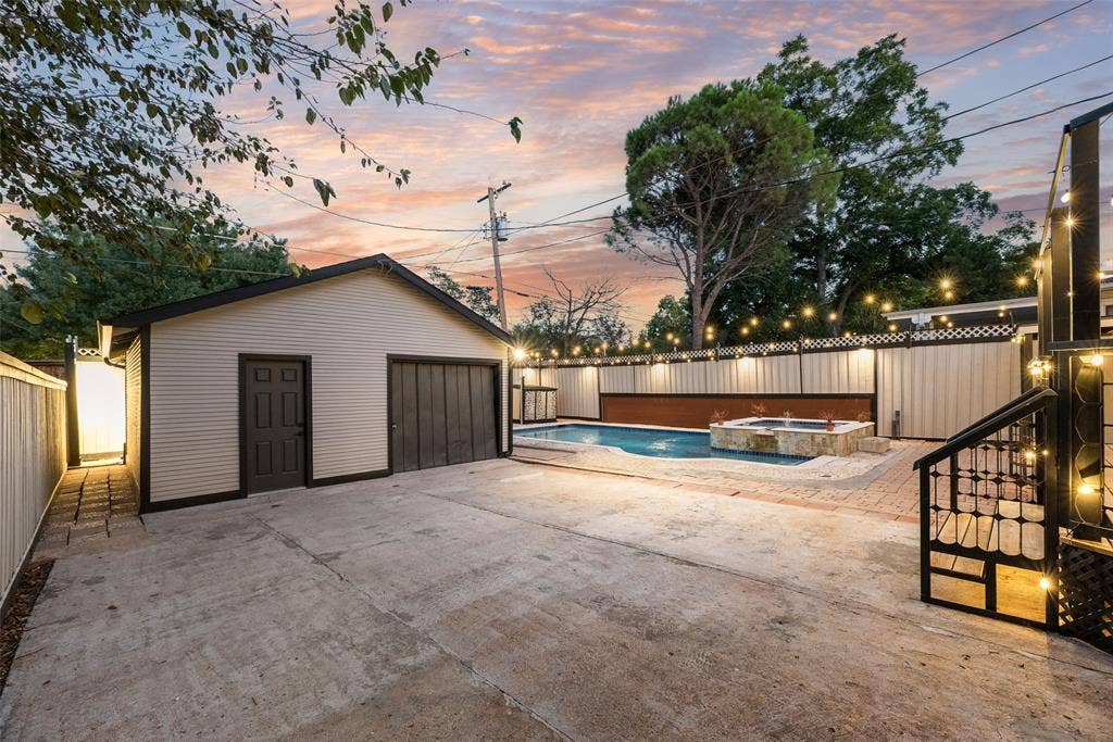 924 N Winnetka Avenue, Dallas, TX 75208 924 N Winnetka Avenue, Dallas, TX 75208