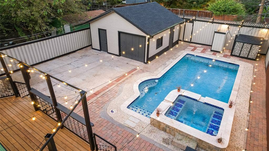 924 N Winnetka Avenue, Dallas, TX 75208 924 N Winnetka Avenue, Dallas, TX 75208