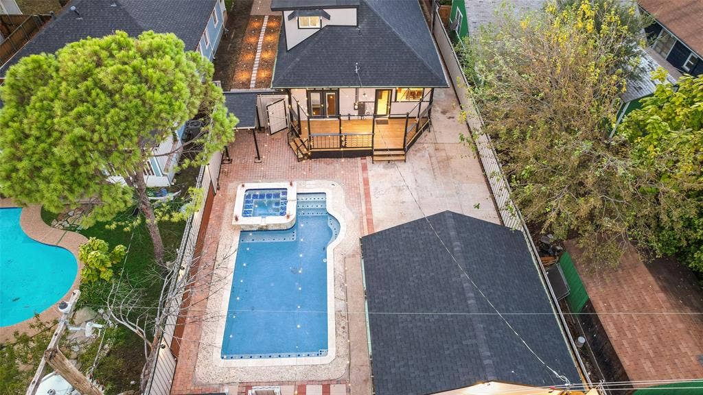 924 N Winnetka Avenue, Dallas, TX 75208 924 N Winnetka Avenue, Dallas, TX 75208